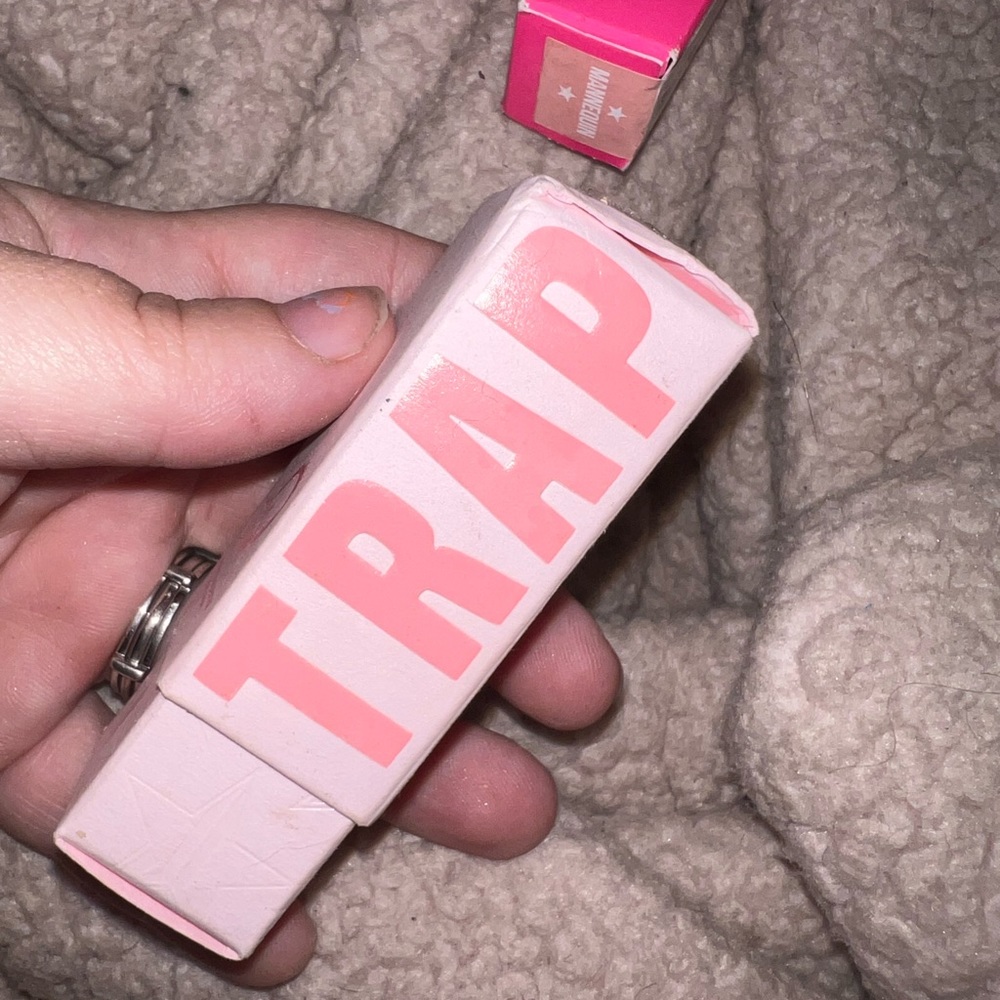 Jeffree star velvet trap